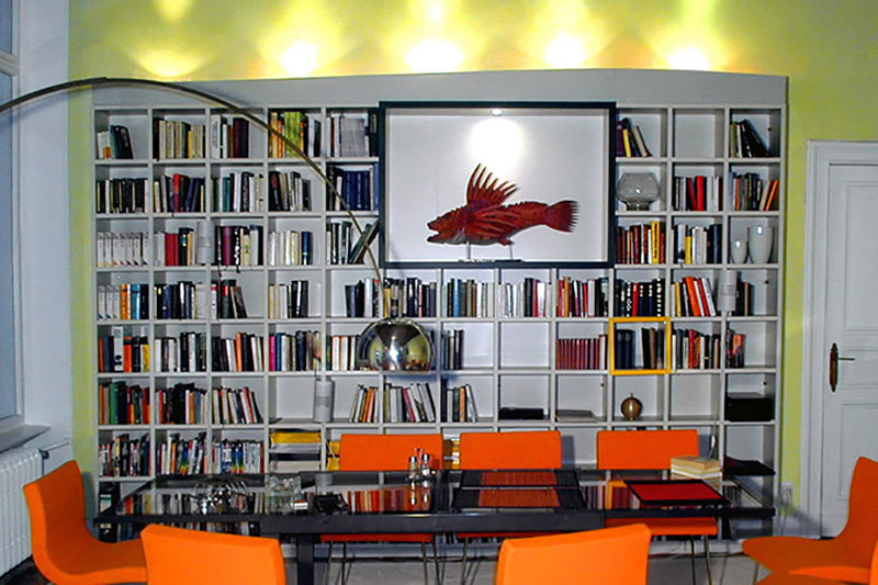 BÜCHERREGAL Mit Kranz und offenem Fach LED Herstellung nach Maß