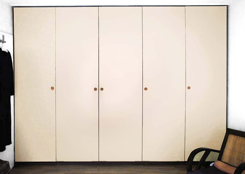 Schrank mit Drehtüren Herstellung Eingebauter Kleiderschrank mit Drehtüren Wand zu Wand