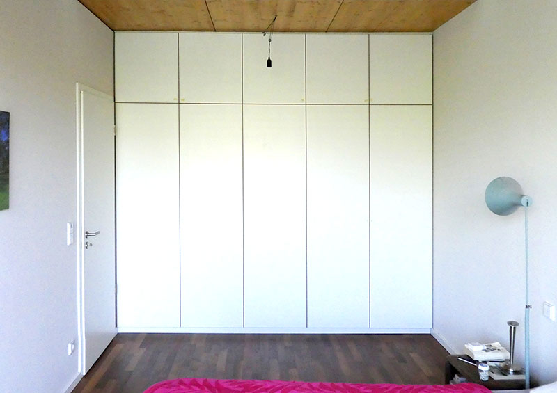 Eingebauter KleiderschrankCHE Eingebauter Kleiderschrank CHE